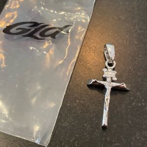 GLD crucifix charm - white gold